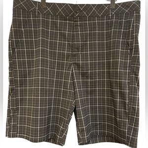 🔥⛳️FILA golf shorts size 38 in dri weave fabric.  Black with silver box pattern